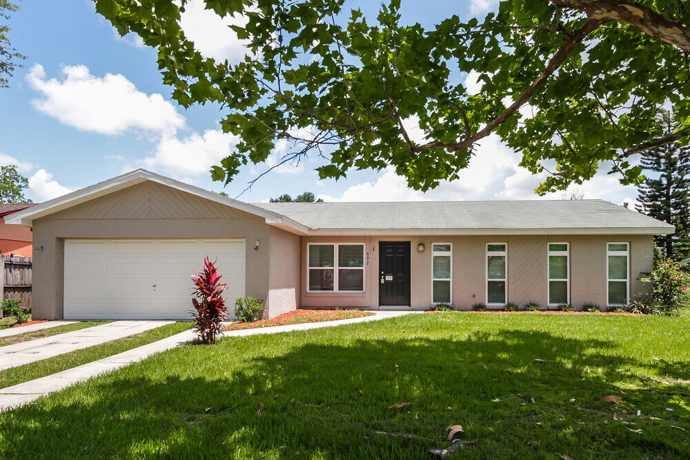 692 Floral Dr in Kissimmee, FL - Building Photo