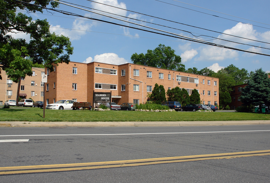 Diamond House Apartments in Gaithersburg, MD - Building Photo