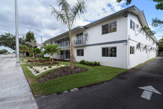 Prestige Gardens in North Miami, FL - Building Photo - Building Photo