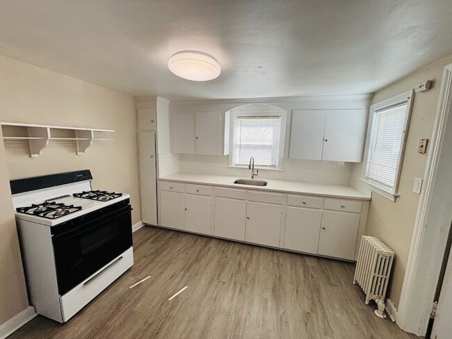 property at 18 Ellwood St