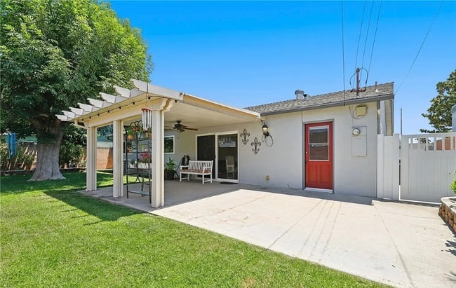 2205 E Quincy Ave in Orange, CA - Foto de edificio - Building Photo