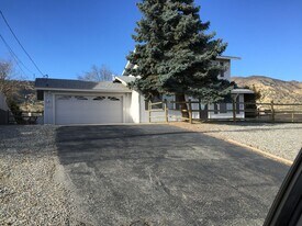 22321 McCarthy Dr in Tehachapi, CA - Building Photo