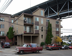 Eastlake East Apartments in Seattle, WA - Building Photo - Building Photo