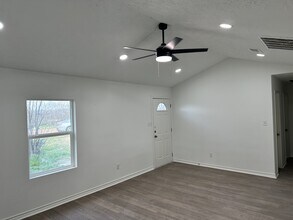 11410 Red Hill Rd in Hearne, TX - Building Photo - Building Photo