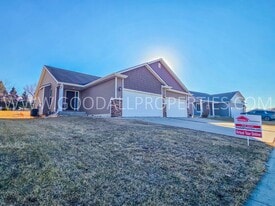 3103 NW 19th St in Ankeny, IA - Building Photo