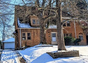 3037 Kiwatha Rd in Youngstown, OH - Building Photo