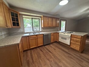4823 Glendale Ave NE in Salem, OR - Building Photo - Building Photo