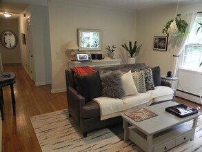 24 Birchside Dr in Norwalk, CT - Building Photo - Building Photo