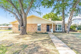 1137 Wood Heights Dr in Lewisville, TX - Building Photo