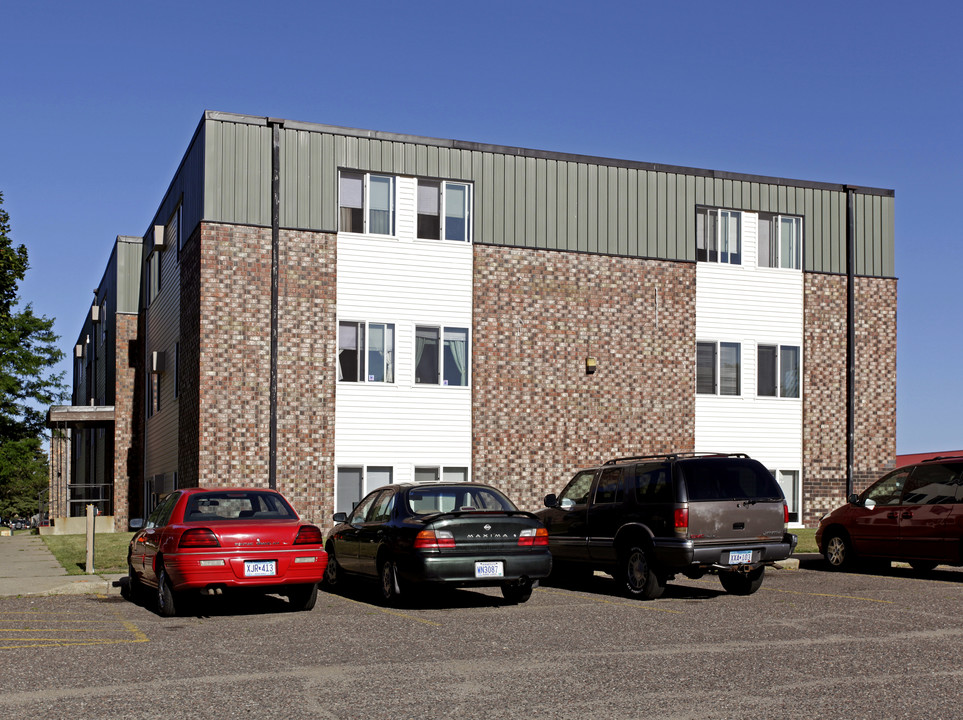 Carrington Apartments in Waite Park, MN - Foto de edificio