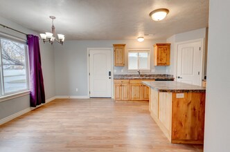 461 Countryside Ave in Rexburg, ID - Foto de edificio - Building Photo