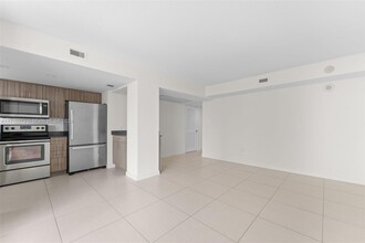 910 West Ave, Unit 222 in Miami Beach, FL - Building Photo - Building Photo