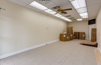 3356 W Montrose Ave in Chicago, IL - Building Photo - Interior Photo