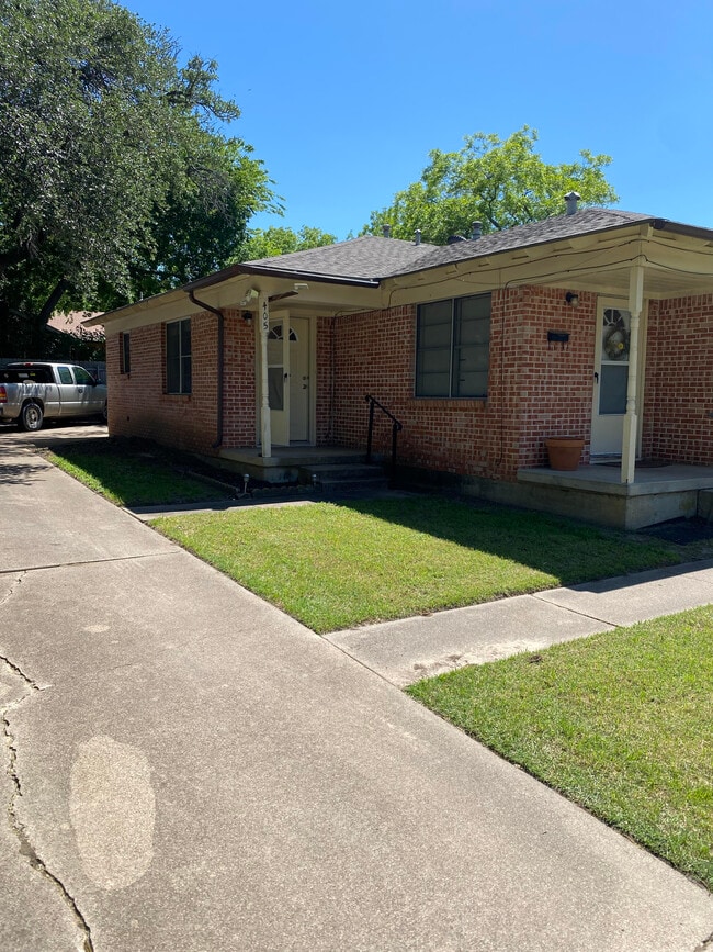 property at 405 W Simmons St