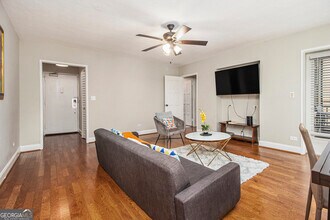 300 W Peachtree St NE in Atlanta, GA - Building Photo - Building Photo