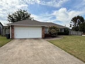 1431 N Genoa Ave in Fayetteville, AR - Building Photo - Building Photo
