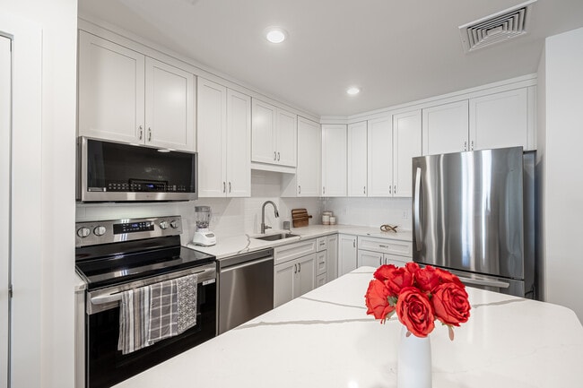 Meriden Place in Meriden, CT - Building Photo - Interior Photo