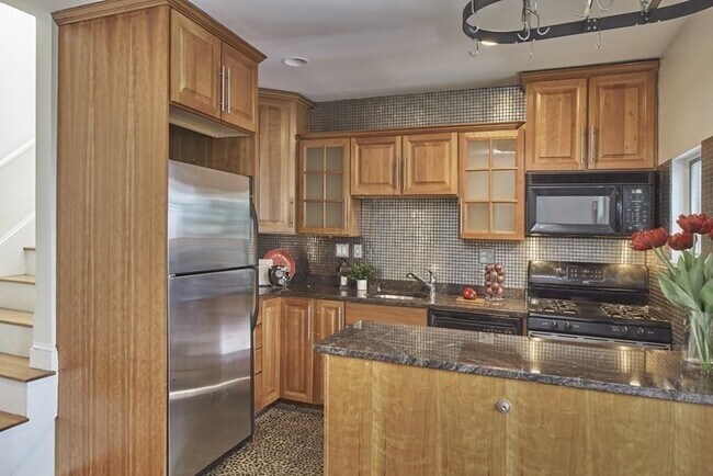 4 Fort Washington Pl in Cambridge, MA - Building Photo - Building Photo