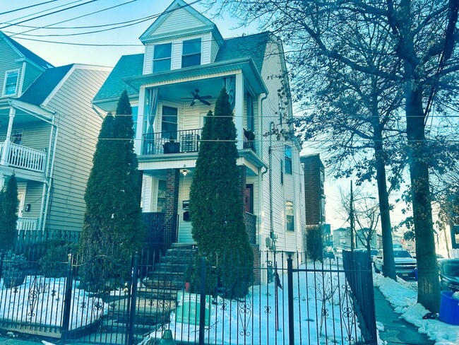 1 Shanley Ave, Unit 1 in Newark, NJ - Foto de edificio - Building Photo