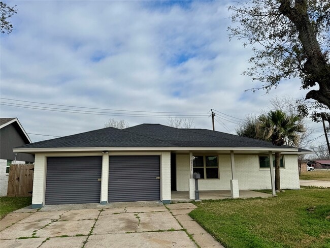 6321 Apache Dr in Pasadena, TX - Building Photo - Building Photo