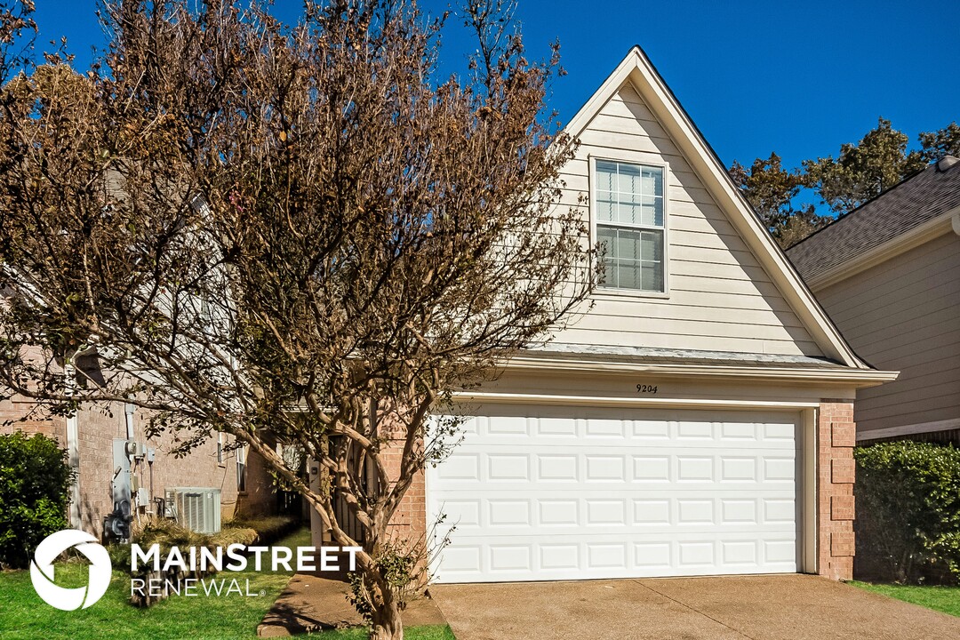 9204 Lazzini Cove in Cordova, TN - Foto de edificio