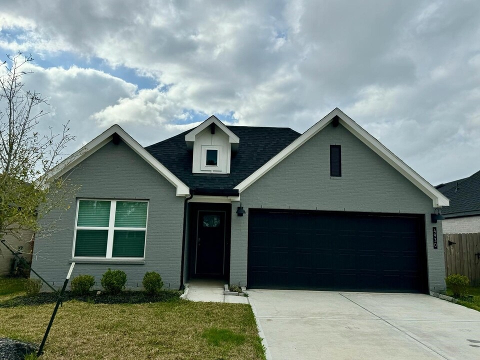 4930 Natchez Trce in Fresno, TX - Building Photo