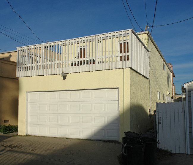 110 24th St in Newport Beach, CA - Building Photo - Building Photo