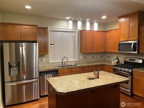 18232 36 Ave SE in Bothell, WA - Foto de edificio - Building Photo