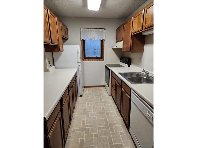 1504 Black Oak Ave-Unit -4 in Montevideo, MN - Building Photo - Building Photo