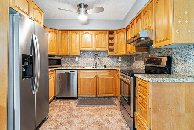 property at 2722 Peer Ln