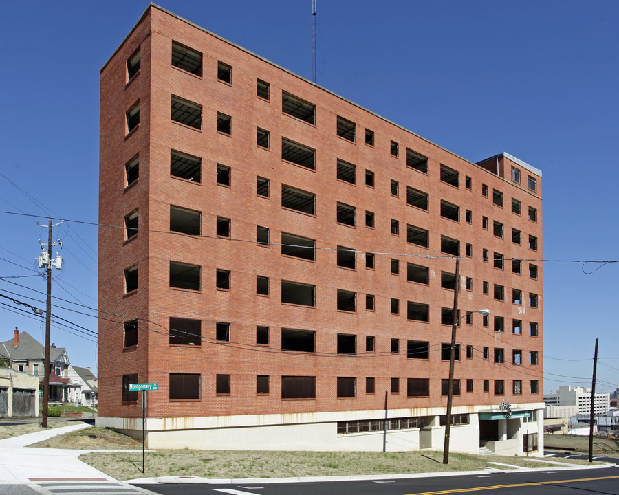 Hilltop Arms in Montgomery, AL - Building Photo