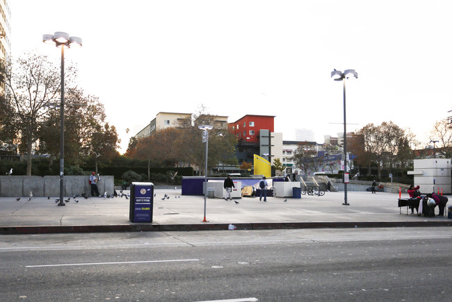 MacArthur Park Metro Apartments in Los Angeles, CA - Building Photo - Building Photo