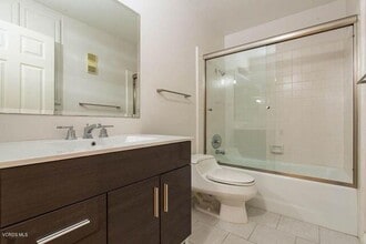 4338 Redwood Ave in Marina Del Rey, CA - Foto de edificio - Building Photo