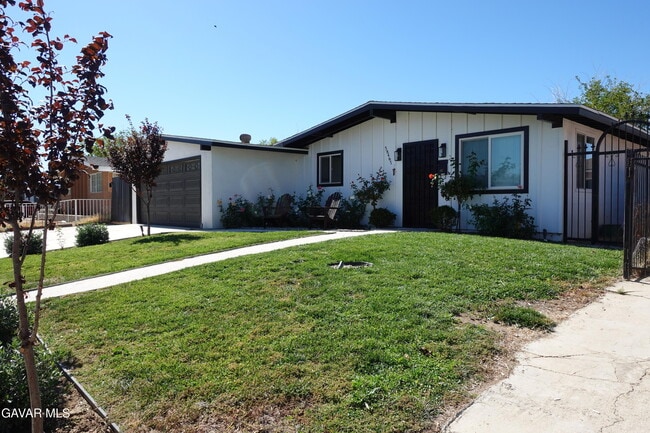 38467 36th St E in Palmdale, CA - Building Photo - Building Photo