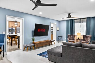 319 Brentwood Dr in Tampa, FL - Foto de edificio - Building Photo