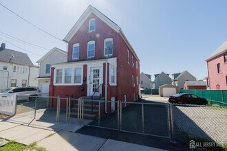 28 Union St in Carteret, NJ - Building Photo - Building Photo