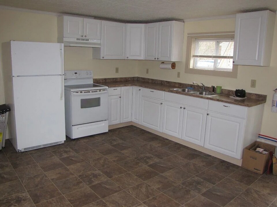 8 Southwest St in Charlestown, NH - Building Photo