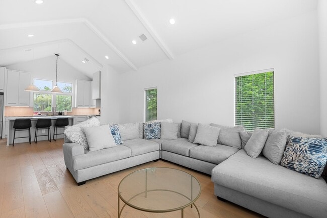 property at 3512 Mosley Ct
