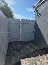 367 W 33rd St in Hialeah, FL - Building Photo - Building Photo
