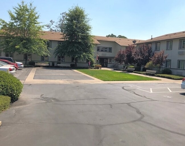910 Canby Rd in Redding, CA - Building Photo - Building Photo