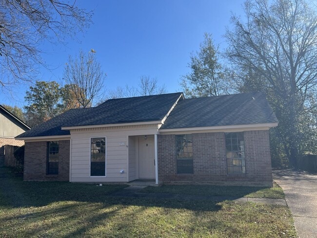 property at 2933 Willow Ln Dr