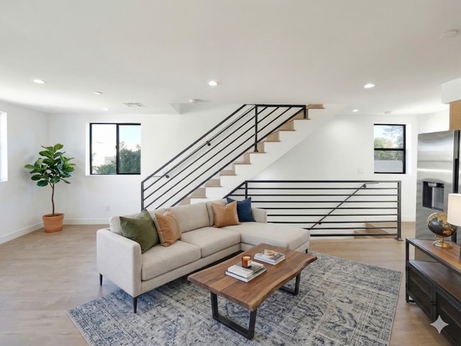 1856 Redondo Blvd in Los Angeles, CA - Building Photo - Building Photo