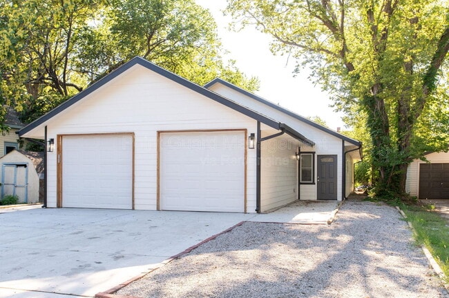 property at 315 S Green St