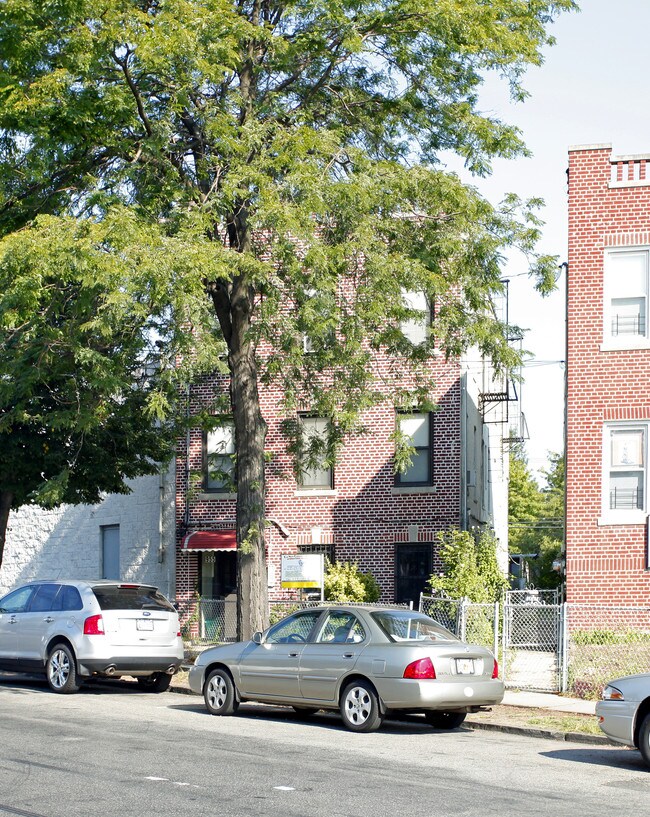 955 E 233rd St in Bronx, NY - Foto de edificio - Building Photo