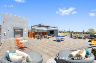 1003 N Fairfax Ave-Unit -PH3 in West Hollywood, CA - Building Photo - Building Photo