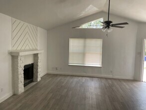 5401 Atascosa Dr in Austin, TX - Building Photo - Building Photo