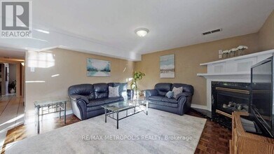 1800 Holbrook Ct in Pickering, ON - Building Photo - Building Photo