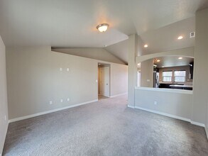 571 Marysville Way in Richland, WA - Building Photo - Building Photo