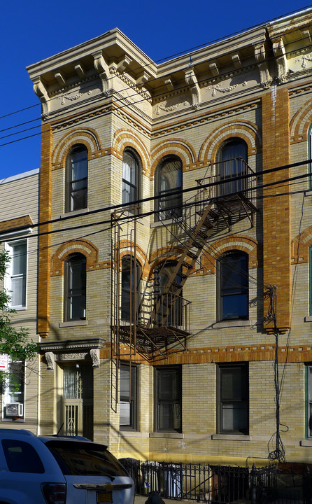 59-21 Woodbine St in Flushing, NY - Building Photo