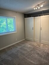 17568 Pond Cir in Eden Prairie, MN - Building Photo - Building Photo